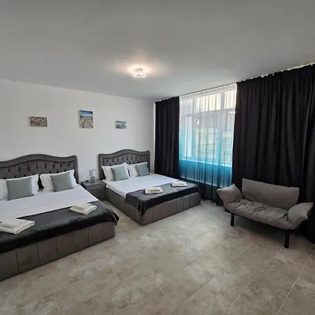 Lägenhetshotell La Playa - Pe Plaja Cu Sezlong Gratuit 3*